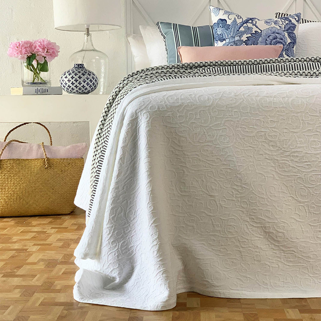 Linensmith Freya Bedspread Set White